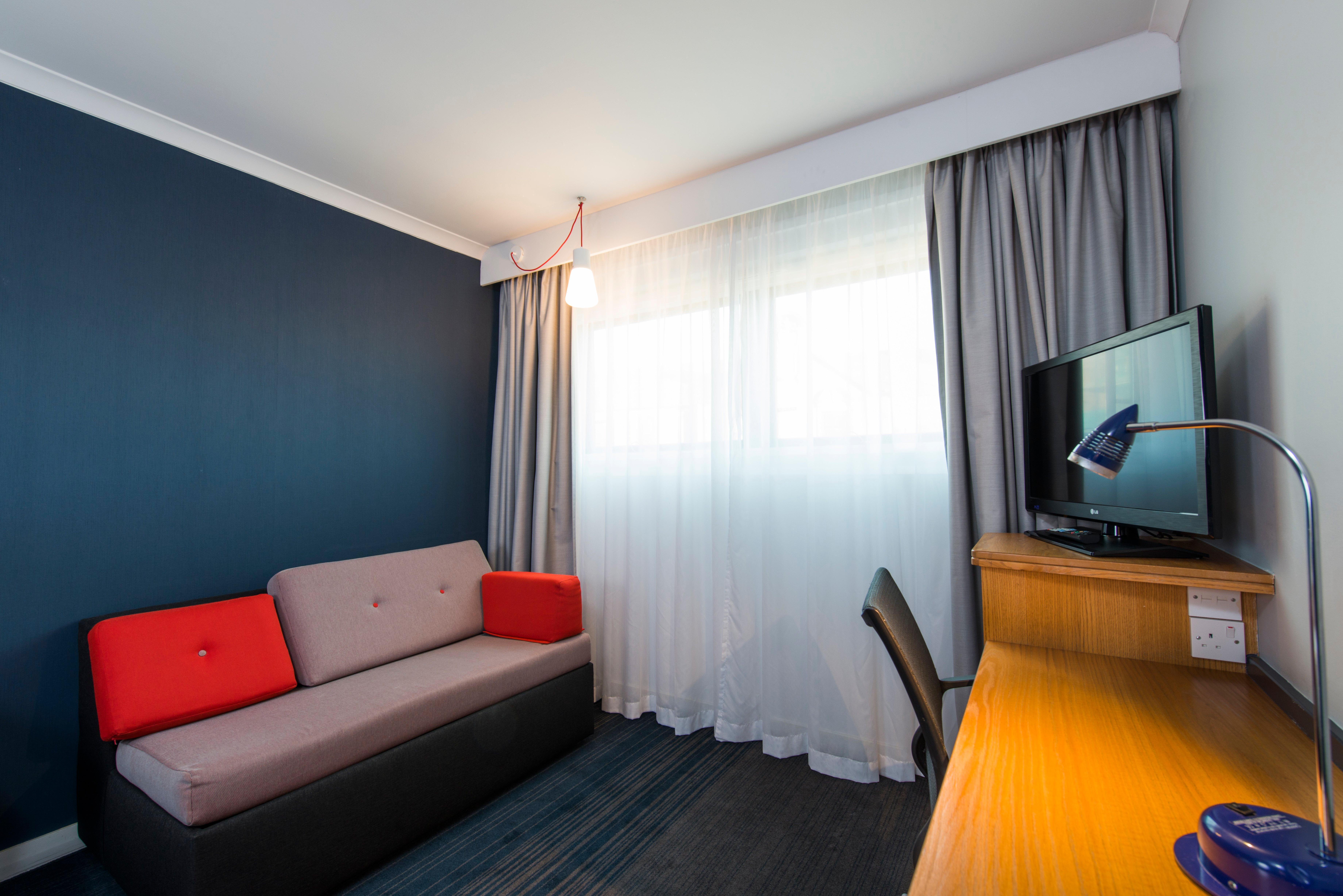 Holiday Inn Express Taunton East By Ihg Exterior foto