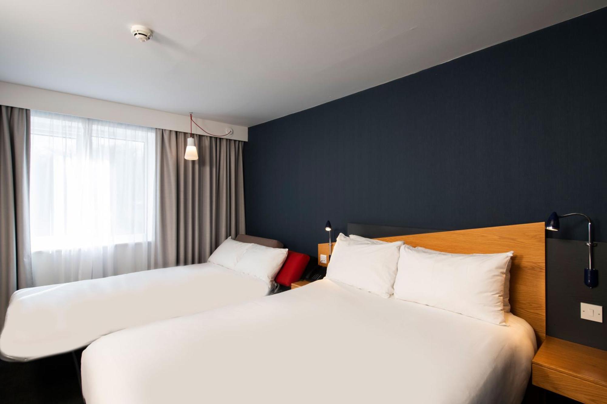 Holiday Inn Express Taunton East By Ihg Exterior foto