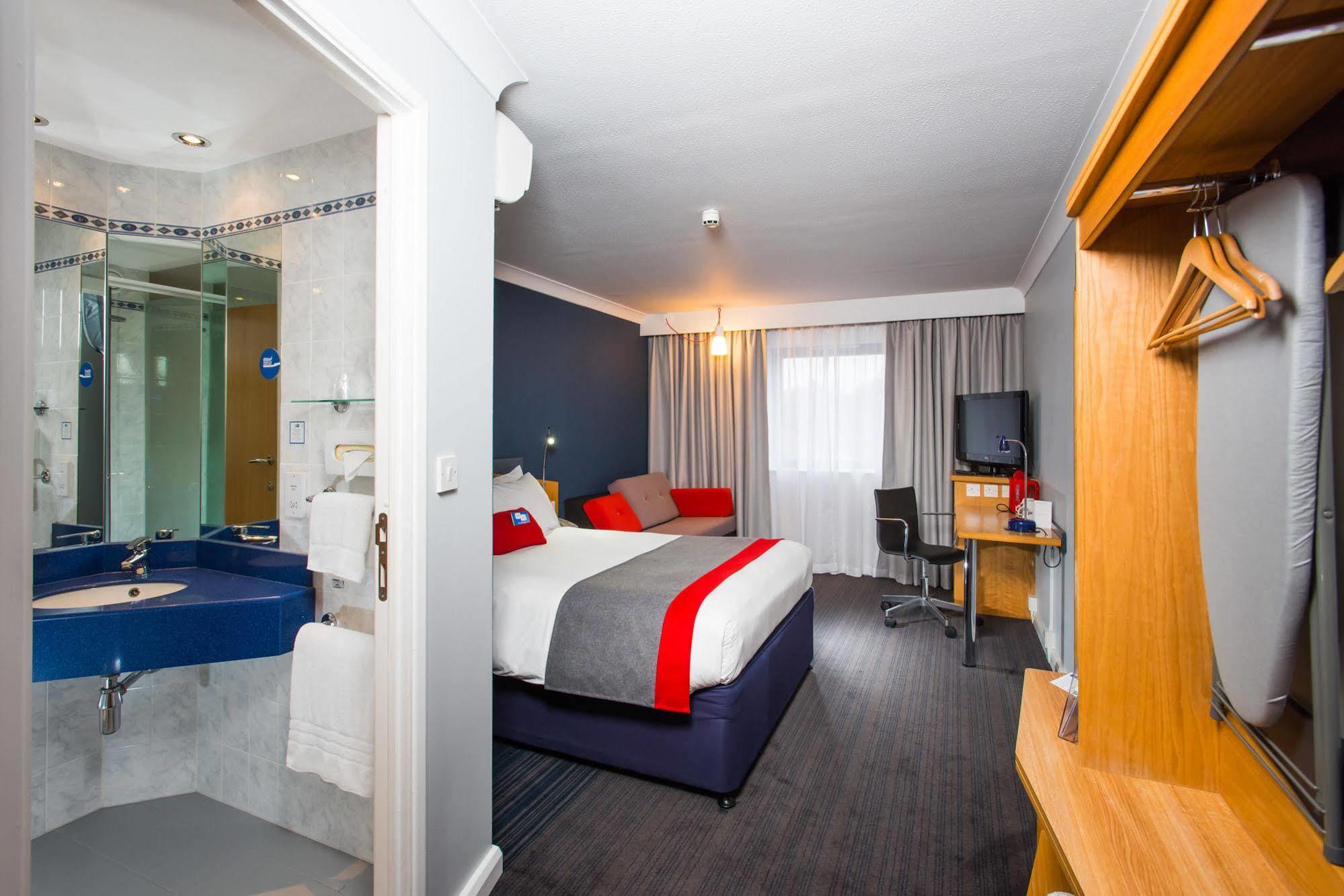 Holiday Inn Express Taunton East By Ihg Exterior foto